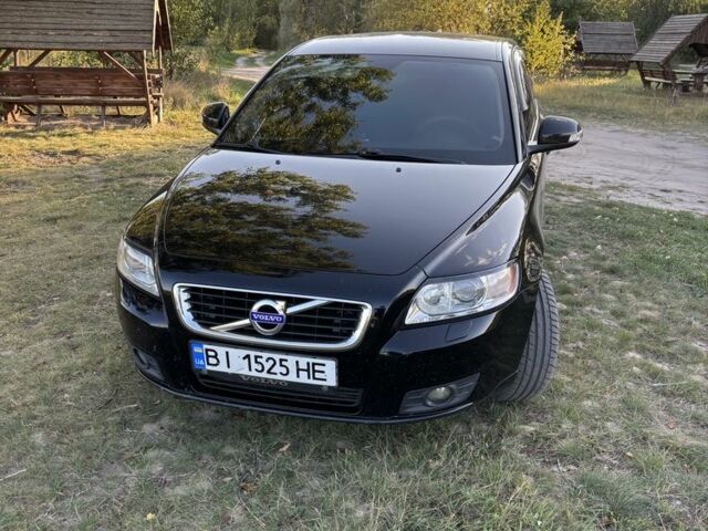 Черный Вольво В50, объемом двигателя 1.6 л и пробегом 306 тыс. км за 8500 $, фото 1 на Automoto.ua