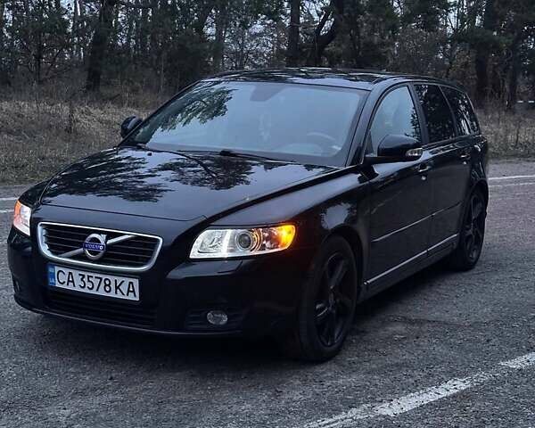 Черный Вольво В50, объемом двигателя 1.6 л и пробегом 248 тыс. км за 8350 $, фото 1 на Automoto.ua