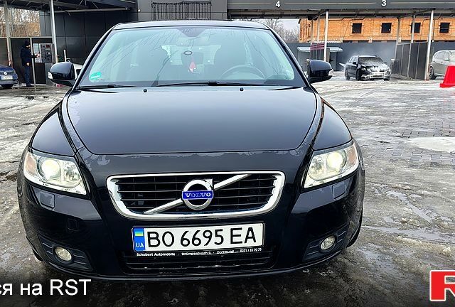 Черный Вольво В50, объемом двигателя 1.6 л и пробегом 25700 тыс. км за 8200 $, фото 1 на Automoto.ua