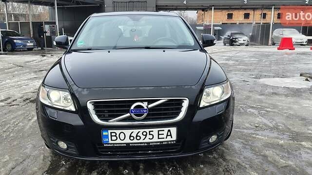 Чорний Вольво V50, об'ємом двигуна 1.6 л та пробігом 257 тис. км за 8200 $, фото 1 на Automoto.ua