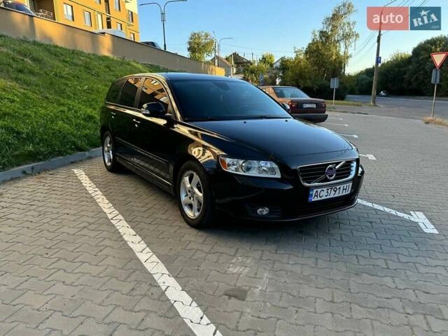 Черный Вольво В50, объемом двигателя 1.56 л и пробегом 235 тыс. км за 8000 $, фото 1 на Automoto.ua