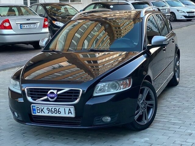 Черный Вольво В50, объемом двигателя 1.6 л и пробегом 232 тыс. км за 7100 $, фото 1 на Automoto.ua