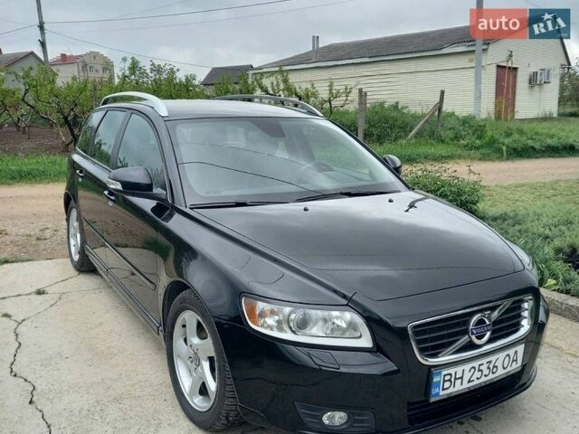 Черный Вольво В50, объемом двигателя 1.6 л и пробегом 248 тыс. км за 8500 $, фото 1 на Automoto.ua