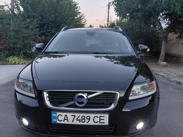 Чорний Вольво V50, об'ємом двигуна 1.56 л та пробігом 228 тис. км за 8500 $, фото 1 на Automoto.ua