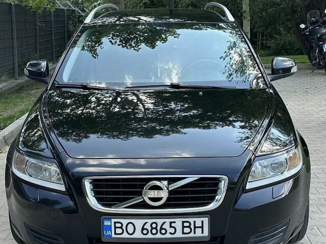 Черный Вольво В50, объемом двигателя 1.6 л и пробегом 257 тыс. км за 8622 $, фото 1 на Automoto.ua
