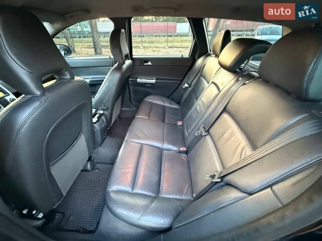 Черный Вольво В50, объемом двигателя 1.56 л и пробегом 285 тыс. км за 8600 $, фото 1 на Automoto.ua