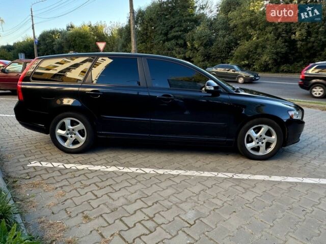 Чорний Вольво V50, об'ємом двигуна 1.56 л та пробігом 235 тис. км за 8000 $, фото 1 на Automoto.ua