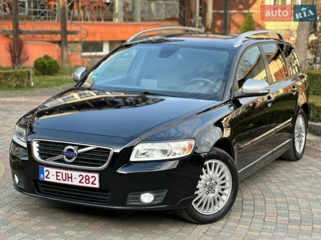 Черный Вольво В50, объемом двигателя 1.6 л и пробегом 225 тыс. км за 9100 $, фото 1 на Automoto.ua