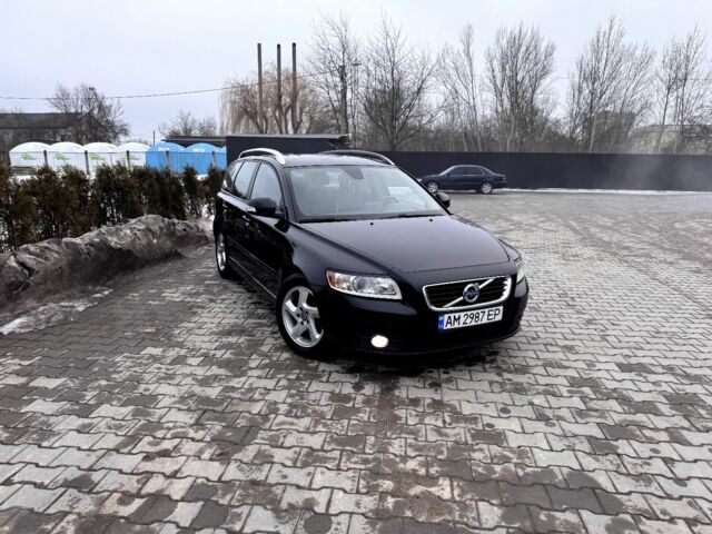 Чорний Вольво V50, об'ємом двигуна 1.6 л та пробігом 300 тис. км за 7500 $, фото 1 на Automoto.ua
