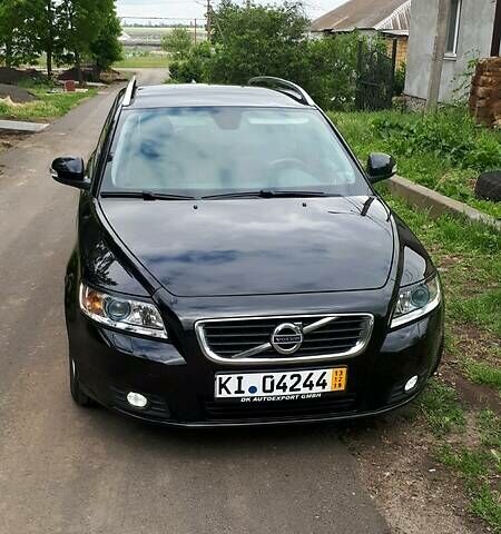 Черный Вольво В50, объемом двигателя 1.6 л и пробегом 280 тыс. км за 8500 $, фото 1 на Automoto.ua