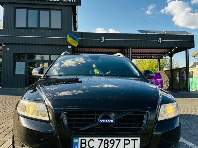 Черный Вольво В50, объемом двигателя 1.56 л и пробегом 264 тыс. км за 8300 $, фото 1 на Automoto.ua