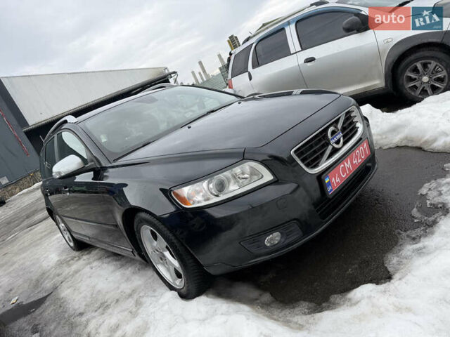 Черный Вольво В50, объемом двигателя 1.6 л и пробегом 234 тыс. км за 7100 $, фото 1 на Automoto.ua