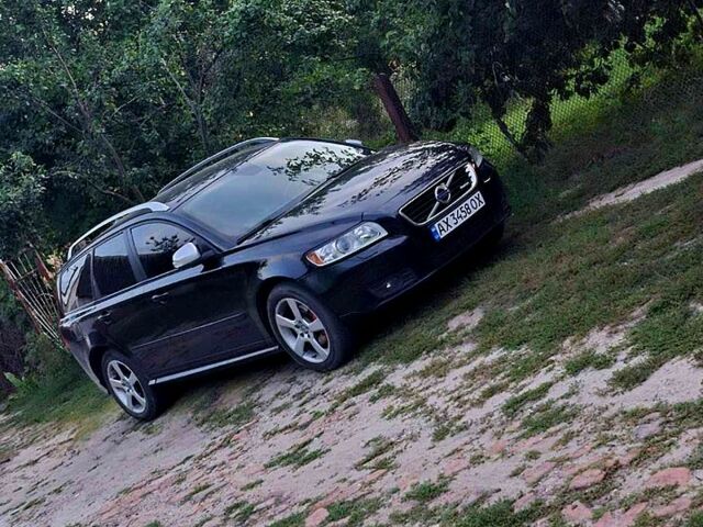 Черный Вольво В50, объемом двигателя 2 л и пробегом 210 тыс. км за 7999 $, фото 1 на Automoto.ua