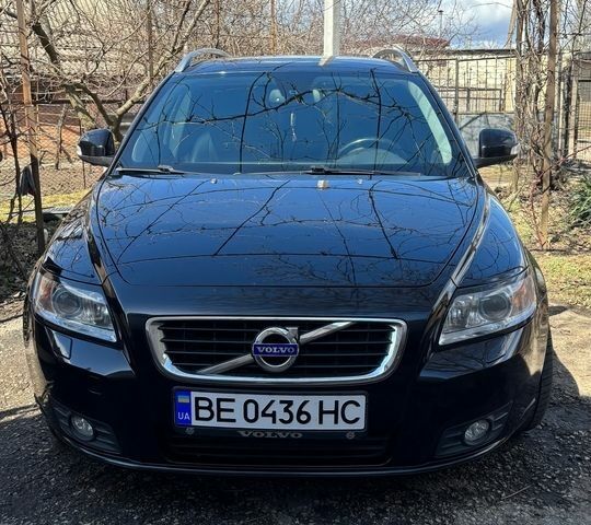 Чорний Вольво V50, об'ємом двигуна 1.56 л та пробігом 233 тис. км за 7950 $, фото 1 на Automoto.ua