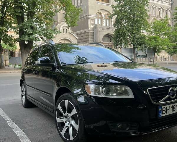 Черный Вольво В50, объемом двигателя 1.6 л и пробегом 240 тыс. км за 8600 $, фото 1 на Automoto.ua