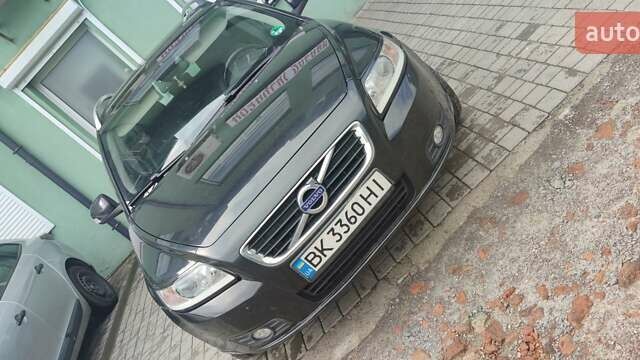 Черный Вольво В50, объемом двигателя 1.56 л и пробегом 259 тыс. км за 8300 $, фото 1 на Automoto.ua