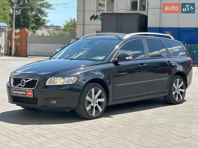 Черный Вольво В50, объемом двигателя 1.6 л и пробегом 235 тыс. км за 8590 $, фото 1 на Automoto.ua