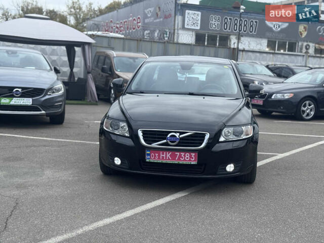 Черный Вольво В50, объемом двигателя 2 л и пробегом 200 тыс. км за 11300 $, фото 1 на Automoto.ua