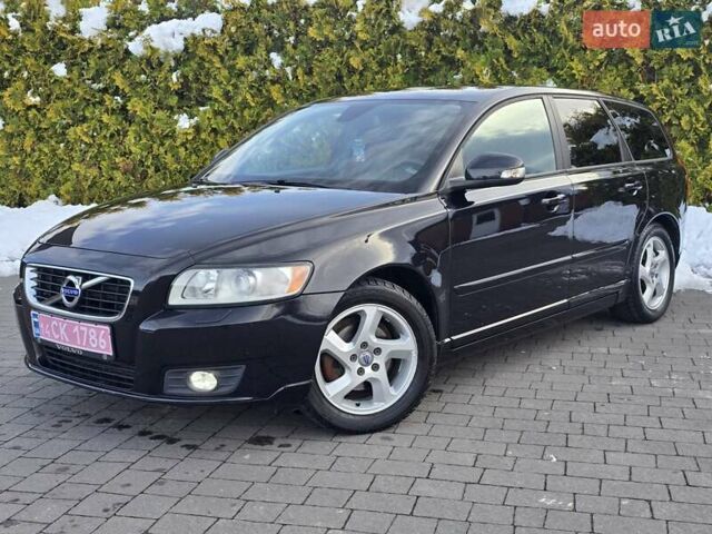 Черный Вольво В50, объемом двигателя 1.6 л и пробегом 192 тыс. км за 8599 $, фото 1 на Automoto.ua