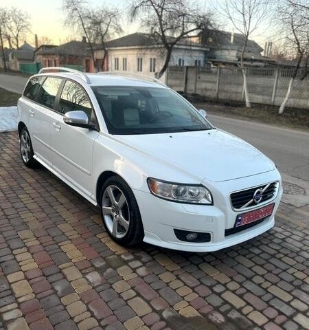 Чорний Вольво V50, об'ємом двигуна 2 л та пробігом 296 тис. км за 10700 $, фото 1 на Automoto.ua