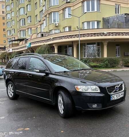 Черный Вольво В50, объемом двигателя 1.6 л и пробегом 320 тыс. км за 7800 $, фото 1 на Automoto.ua