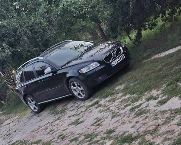 Черный Вольво В50, объемом двигателя 1.98 л и пробегом 210 тыс. км за 9000 $, фото 1 на Automoto.ua