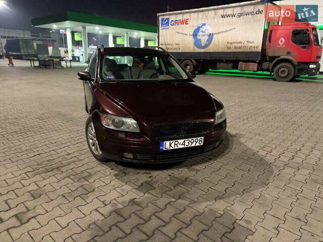 Коричневый Вольво В50, объемом двигателя 2 л и пробегом 300 тыс. км за 2750 $, фото 1 на Automoto.ua