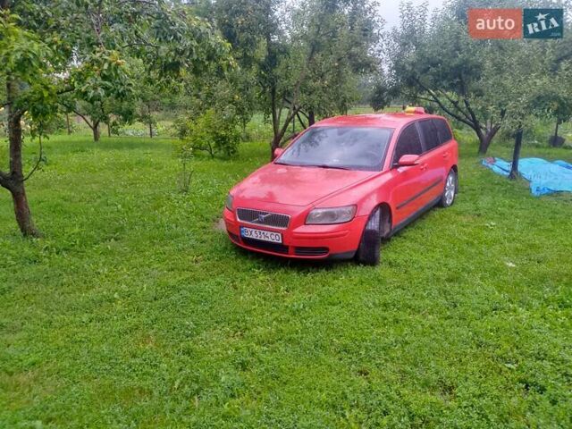 Красный Вольво В50, объемом двигателя 2 л и пробегом 350 тыс. км за 5200 $, фото 1 на Automoto.ua