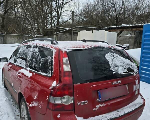 Красный Вольво В50, объемом двигателя 2 л и пробегом 170 тыс. км за 2400 $, фото 1 на Automoto.ua