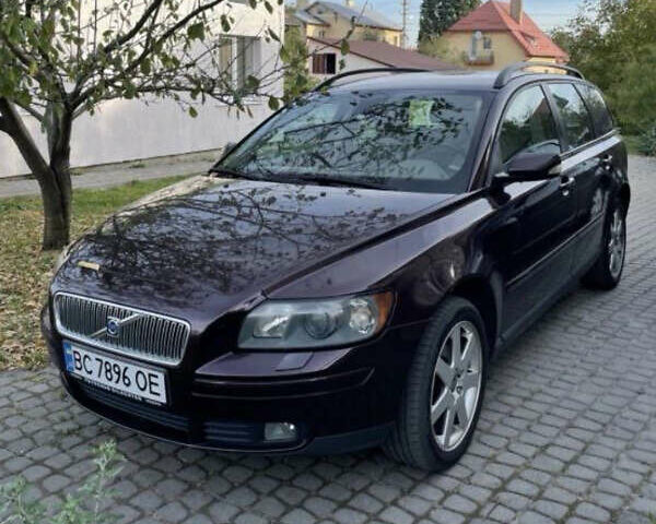 Червоний Вольво V50, об'ємом двигуна 2 л та пробігом 348 тис. км за 5400 $, фото 1 на Automoto.ua