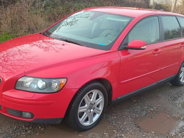 Червоний Вольво V50, об'ємом двигуна 2 л та пробігом 230 тис. км за 2500 $, фото 1 на Automoto.ua