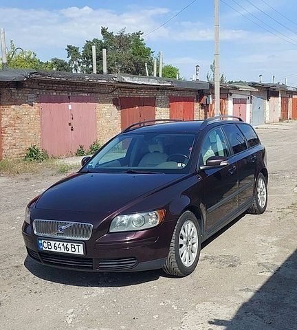 Красный Вольво В50, объемом двигателя 2 л и пробегом 285 тыс. км за 5000 $, фото 1 на Automoto.ua