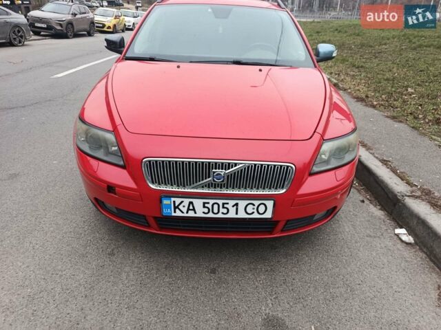 Красный Вольво В50, объемом двигателя 2.4 л и пробегом 344 тыс. км за 5900 $, фото 1 на Automoto.ua