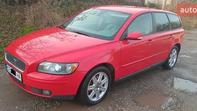 Червоний Вольво V50, об'ємом двигуна 2 л та пробігом 230 тис. км за 3500 $, фото 1 на Automoto.ua