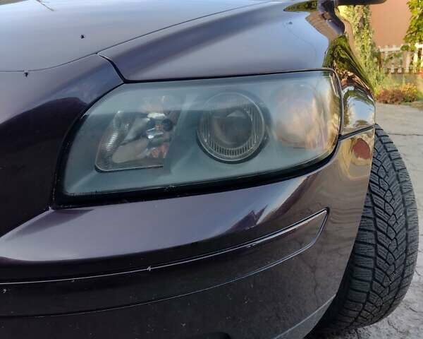 Вольво В50 2006 в Луцке на Automoto.ua Красный Вольво В50, объемом двигателя 2 л и пробегом 400 тыс. км за 5300 $, фото 1 на Automoto.ua