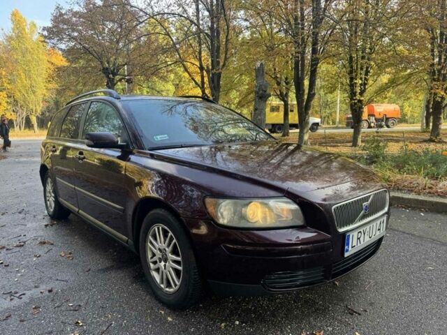 Червоний Вольво V50, об'ємом двигуна 1.6 л та пробігом 200 тис. км за 3400 $, фото 1 на Automoto.ua