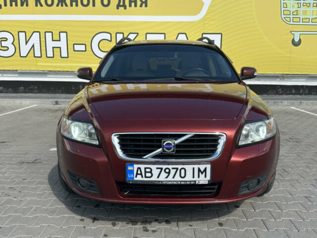 Красный Вольво В50, объемом двигателя 2 л и пробегом 315 тыс. км за 6300 $, фото 1 на Automoto.ua