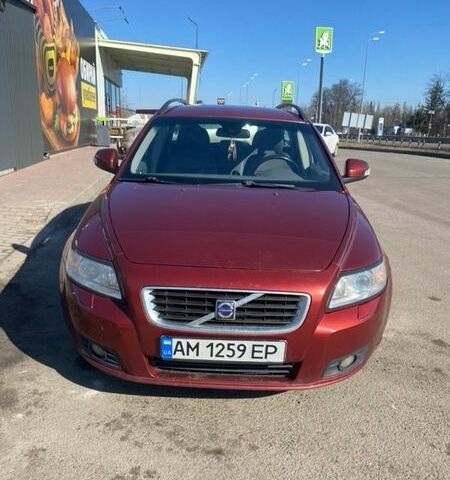 Красный Вольво В50, объемом двигателя 1.56 л и пробегом 291 тыс. км за 5000 $, фото 1 на Automoto.ua