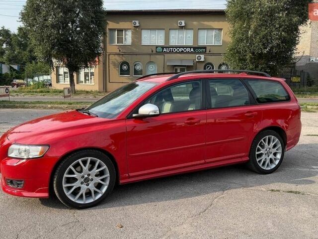 Червоний Вольво V50, об'ємом двигуна 1.98 л та пробігом 290 тис. км за 8000 $, фото 1 на Automoto.ua