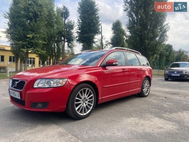 Червоний Вольво V50, об'ємом двигуна 1.56 л та пробігом 306 тис. км за 6400 $, фото 1 на Automoto.ua