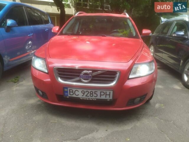 Красный Вольво В50, объемом двигателя 1.6 л и пробегом 312 тыс. км за 8350 $, фото 1 на Automoto.ua