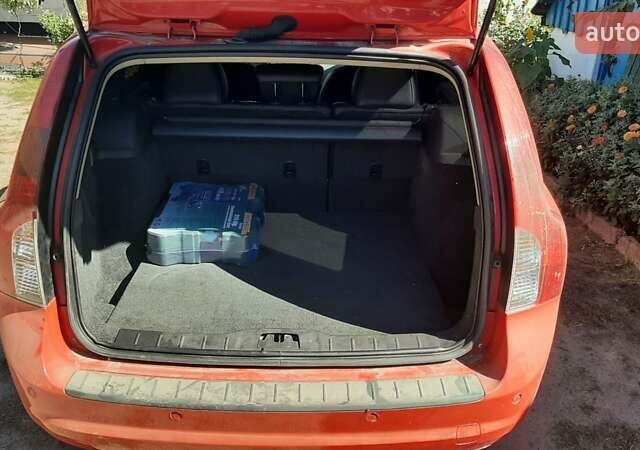 Красный Вольво В50, объемом двигателя 1.56 л и пробегом 200 тыс. км за 9000 $, фото 1 на Automoto.ua