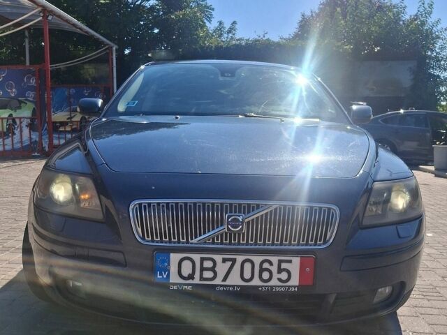 Вольво В50, объемом двигателя 2.4 л и пробегом 300 тыс. км за 2800 $, фото 1 на Automoto.ua
