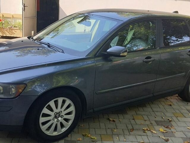 Вольво В50, объемом двигателя 2.4 л и пробегом 400 тыс. км за 6000 $, фото 1 на Automoto.ua