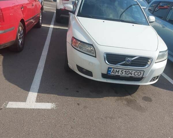 Вольво В50, объемом двигателя 1.6 л и пробегом 275 тыс. км за 9500 $, фото 1 на Automoto.ua