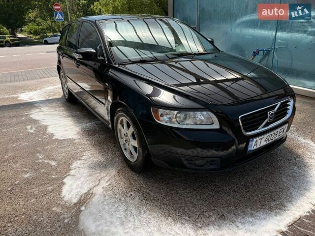 Вольво В50, объемом двигателя 1.6 л и пробегом 270 тыс. км за 6000 $, фото 1 на Automoto.ua