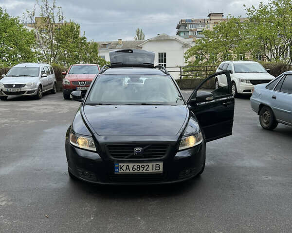 Вольво В50, объемом двигателя 1.56 л и пробегом 245 тыс. км за 6550 $, фото 1 на Automoto.ua