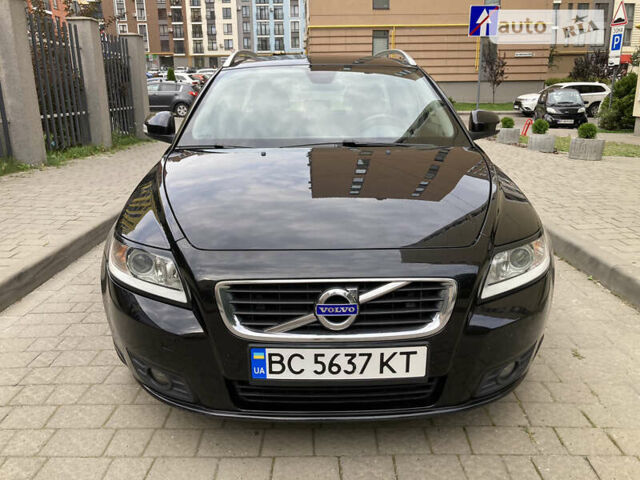 Вольво В50, объемом двигателя 1.56 л и пробегом 197 тыс. км за 8000 $, фото 1 на Automoto.ua