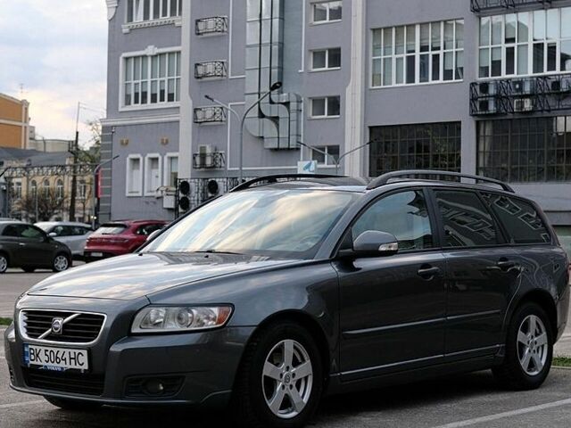 Вольво V50, об'ємом двигуна 1.6 л та пробігом 240 тис. км за 7300 $, фото 1 на Automoto.ua