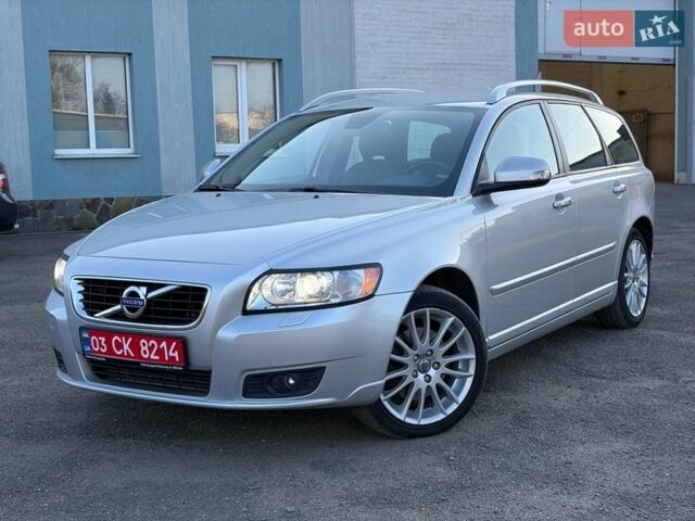 Вольво V50, об'ємом двигуна 2 л та пробігом 274 тис. км за 10500 $, фото 1 на Automoto.ua